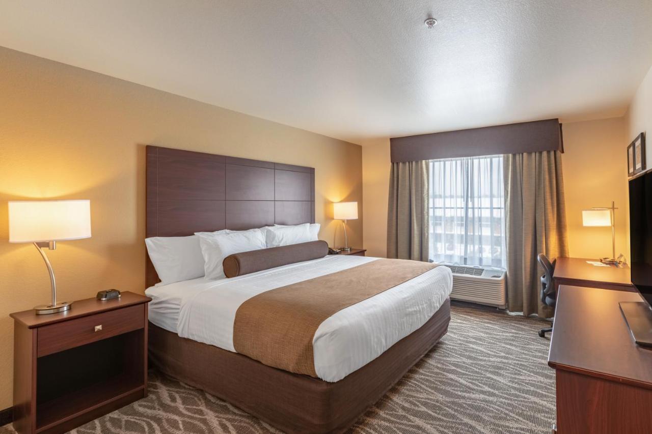 Cobblestone Hotel & Suites Hartford Exterior photo